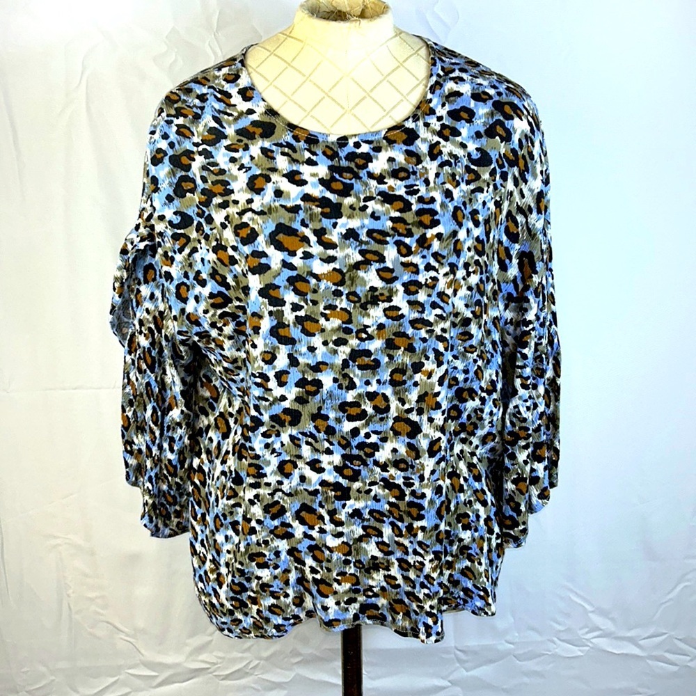 Umgee Small Open Sleeve Animal Print Blouse Like New